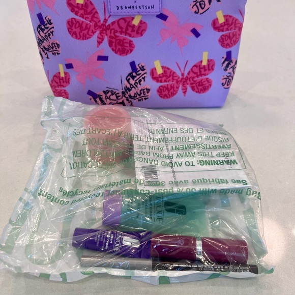 Clinique skincare and makeup samples - Picture 2 of 5